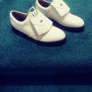Ladies golf shoes ( never worn )